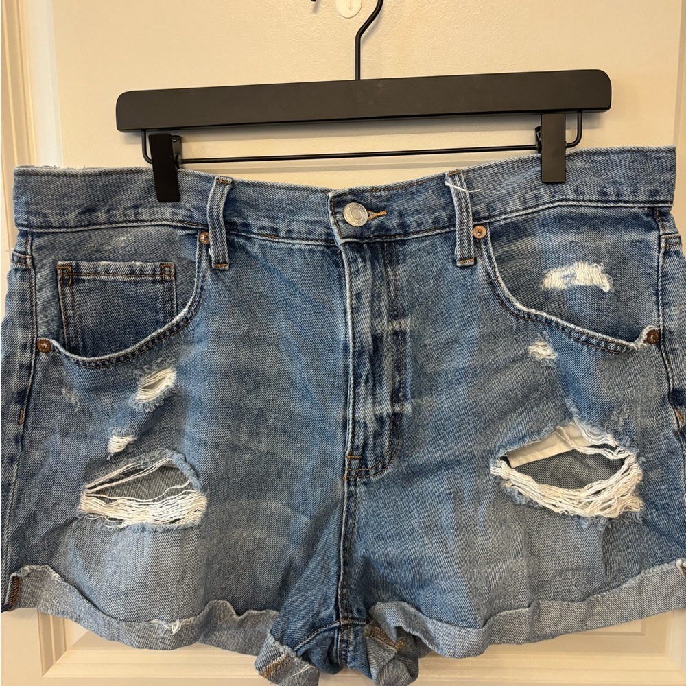 Aeropostale medium wash distressed cuffed mom shorts size 18